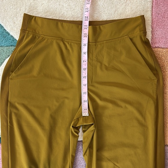 Athleta Brooklyn Ankle Pant Mustard Gold Stretchy Jogger Pant Sz 8 - Picture 8 of 17